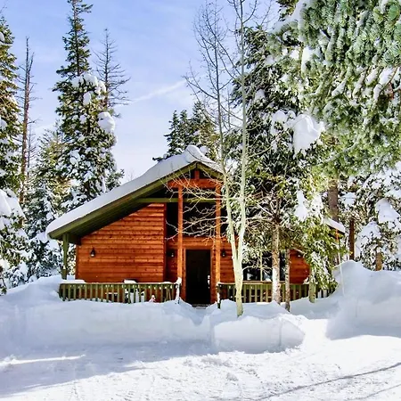 Lovely Log Cabin With Fire Pit!